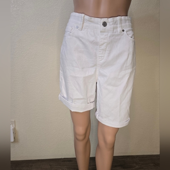 Soft Surroundings The Ultimate Denim Pull On Shorts White Slimming Size Medium - Picture 2 of 13